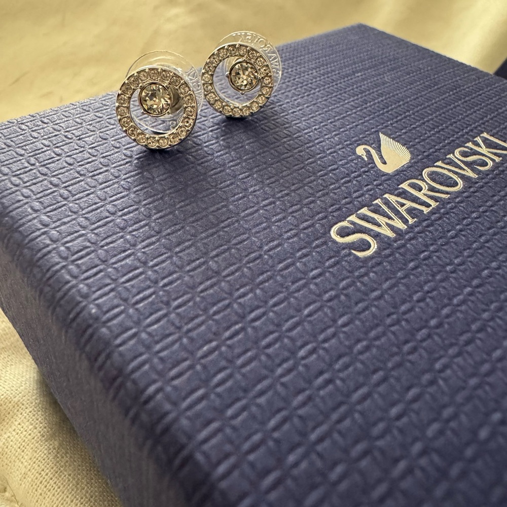 NWT Swarovski Silver Stud Earrings